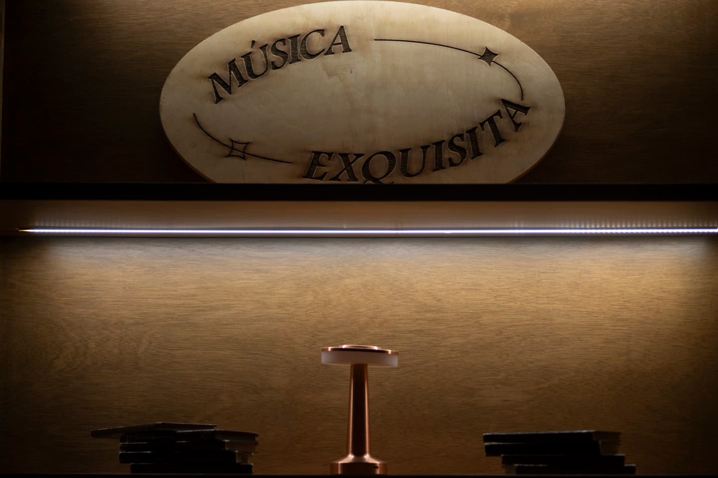 Música Exquisita — letrero